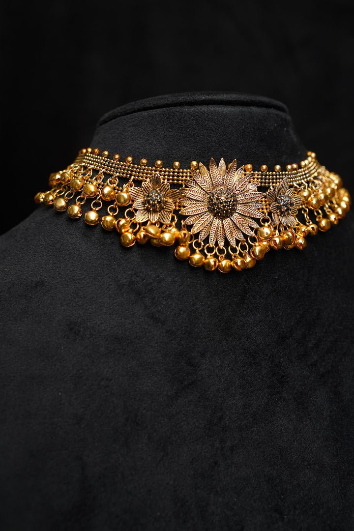 Royal floral necklace