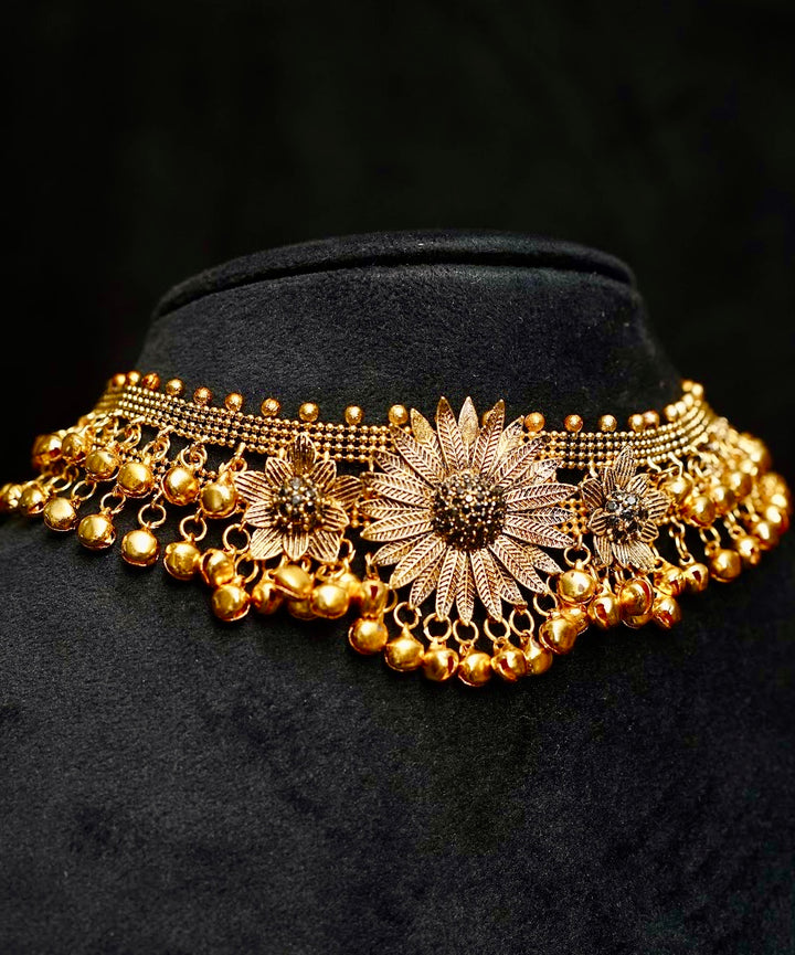 Royal floral necklace
